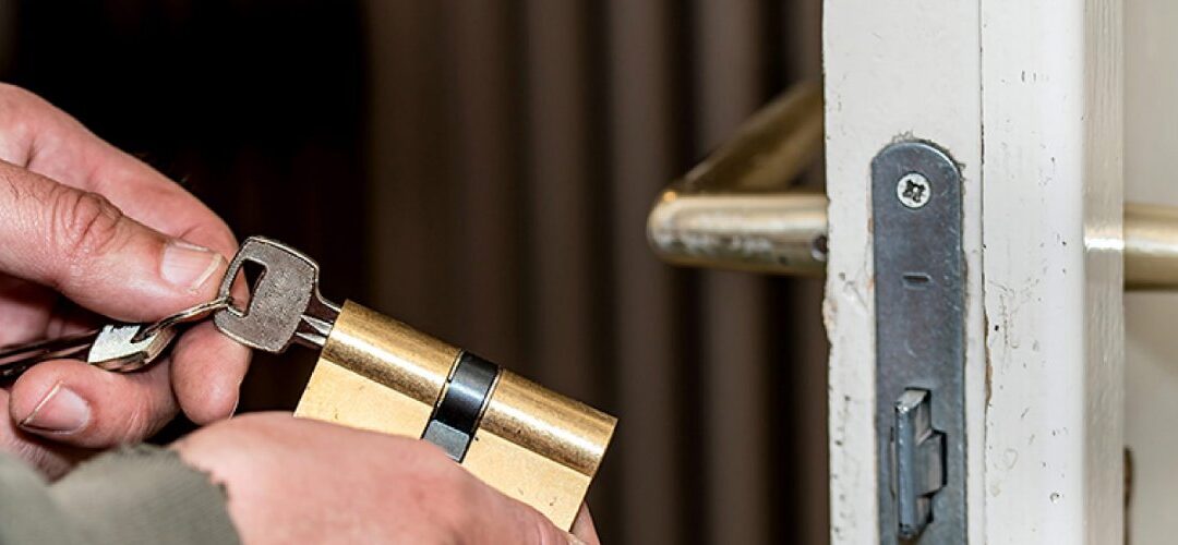 How Locksmiths Remove a Stuck or Broken Key?